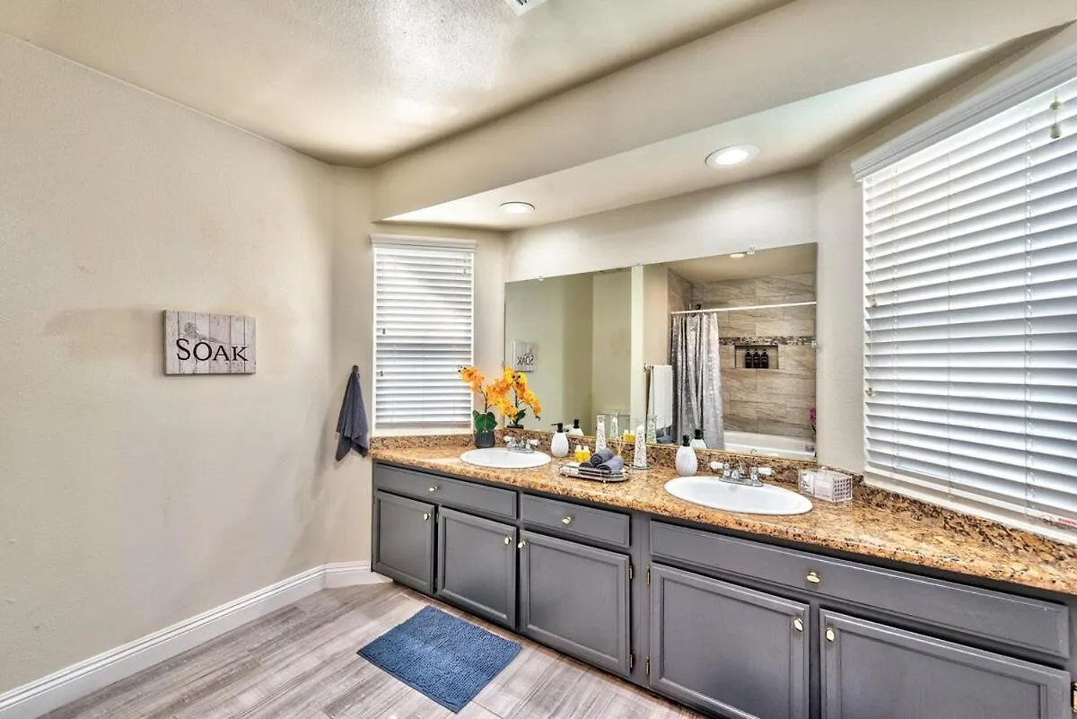 הוילה לאס וגאס Treasure Bay-3Br Pool & Hot Tub Oasis Near T Strip בית נופש